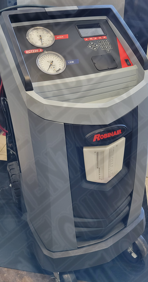 Robinair  REFURBISHED AC1234-4 YF RECOVERY UNIT 
